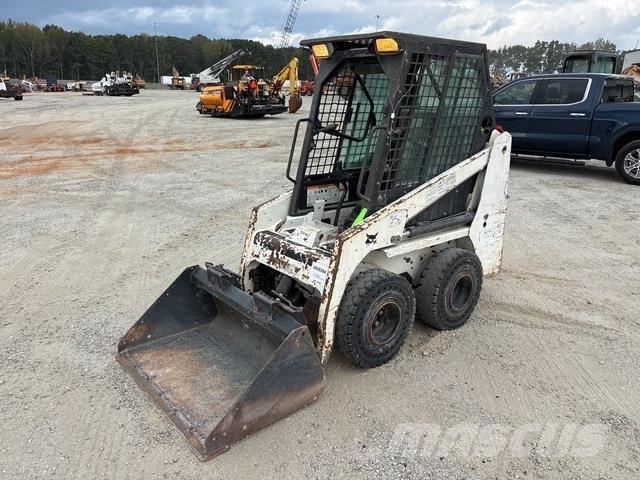 Bobcat S70 滑移装载机