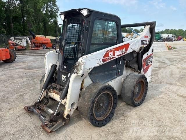 Bobcat S76 滑移装载机
