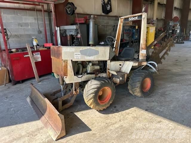 Bobcat T136 挖沟机
