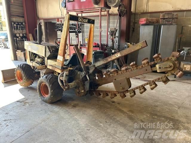 Bobcat T136 挖沟机
