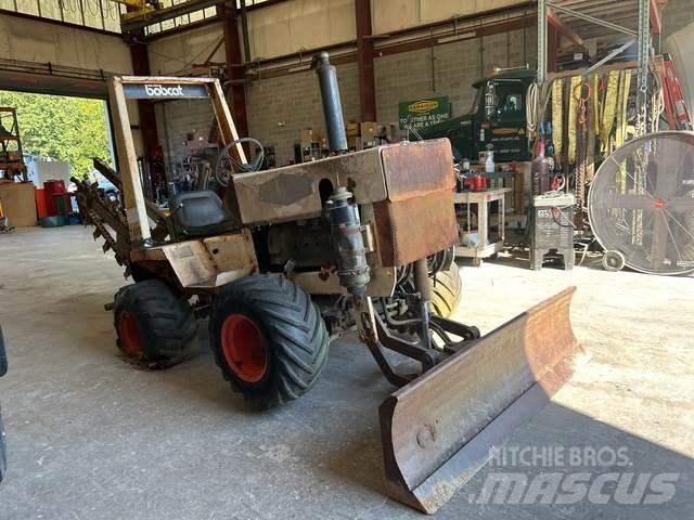 Bobcat T136 挖沟机