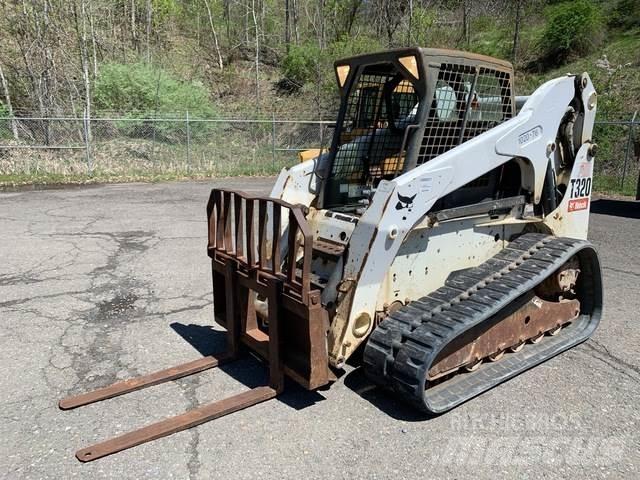 Bobcat T320 滑移装载机