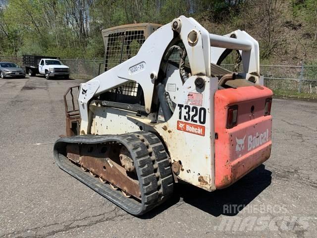 Bobcat T320 滑移装载机