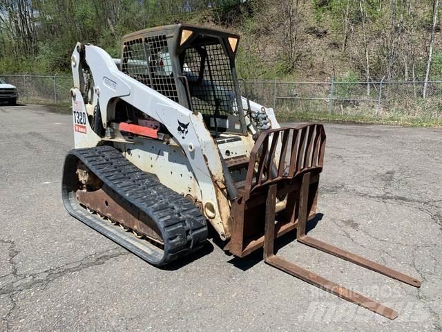 Bobcat T320 滑移装载机