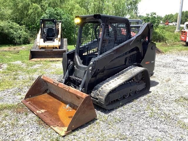 Bobcat T590 滑移装载机