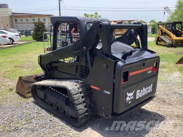 Bobcat T590 滑移装载机