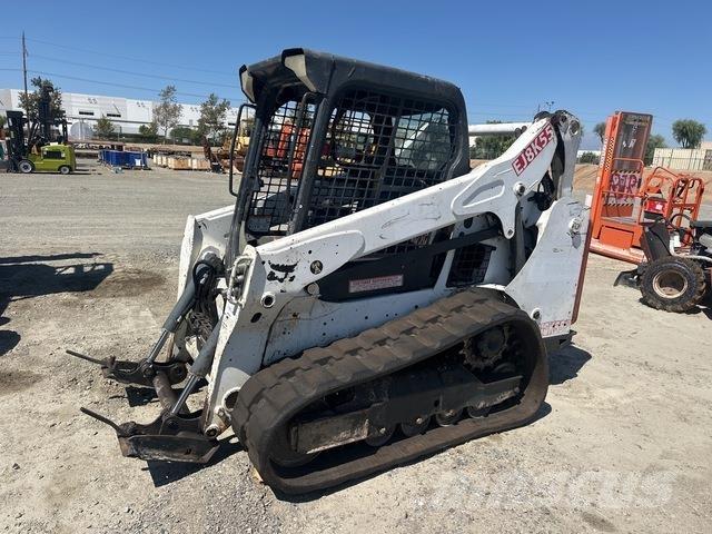 Bobcat T590 滑移装载机