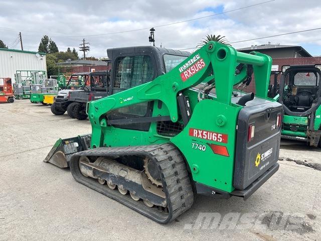 Bobcat T740 滑移装载机