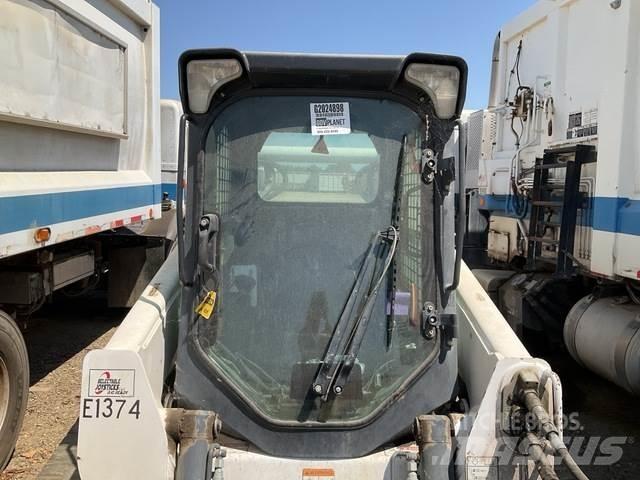 Bobcat T870 滑移装载机