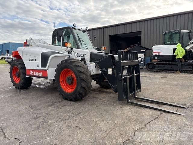 Bobcat V723 伸缩臂叉装车|叉装车