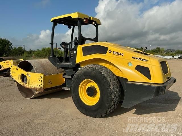 Bomag BW211D-5 单轮压路机