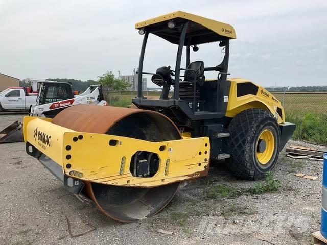 Bomag BW211D-5 单轮压路机