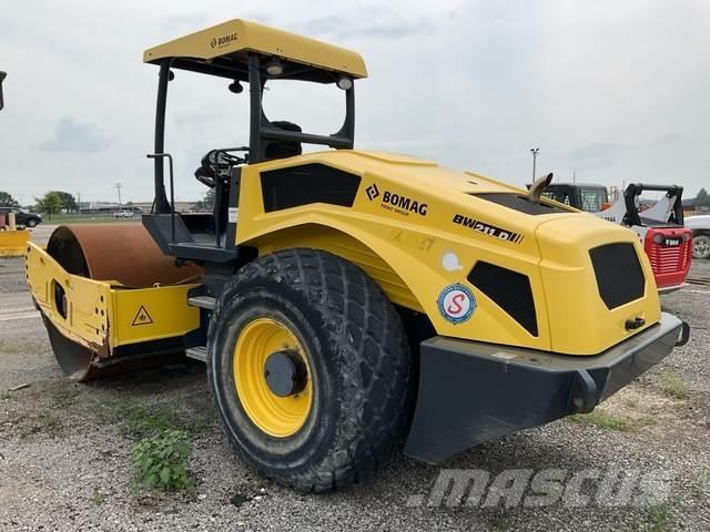 Bomag BW211D-5 单轮压路机