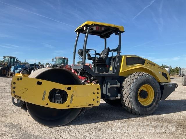 Bomag BW211D-5 单轮压路机
