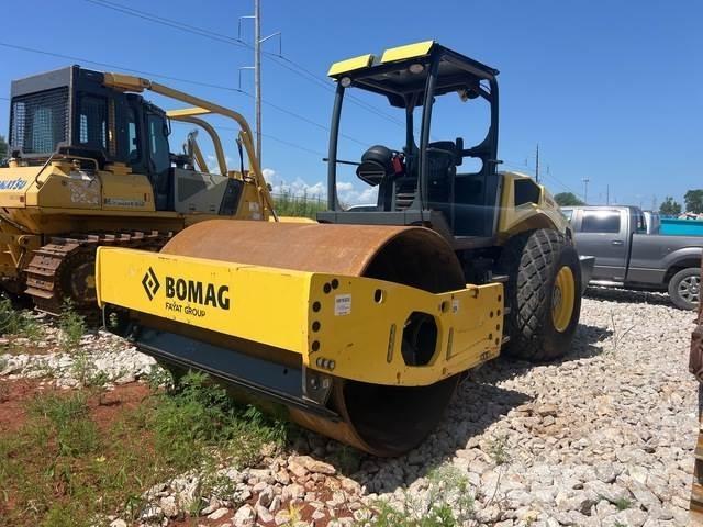 Bomag BW213D-5 单轮压路机