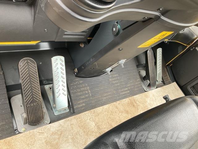 Bomag BW24RH 复合式压路机