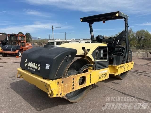 Bomag BW266AD 胶轮压路机