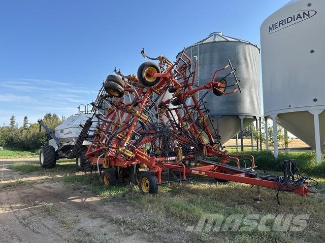Bourgault 8810 条播机