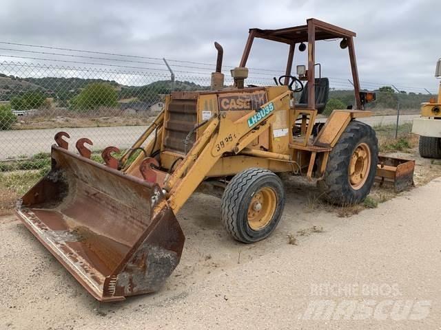Case IH 480ELL 前装载和挖掘机