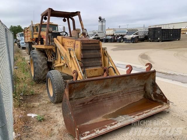 Case IH 480ELL 前装载和挖掘机