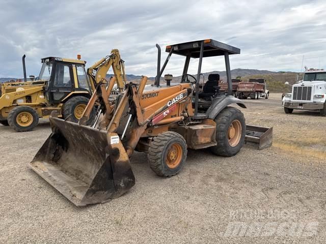 Case IH 570MXT 前装载和挖掘机