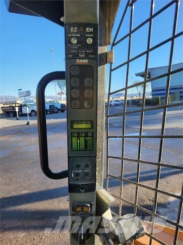 CASE TR270 滑移装载机