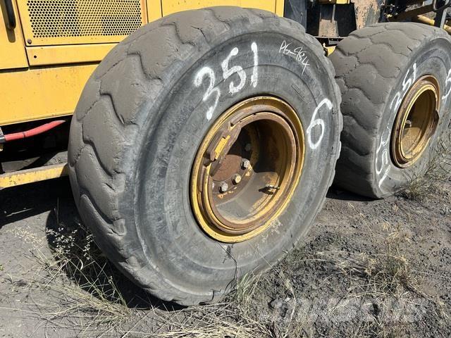 CAT 16M 平地机/推土机