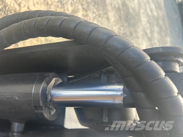 CAT 216B3 滑移装载机