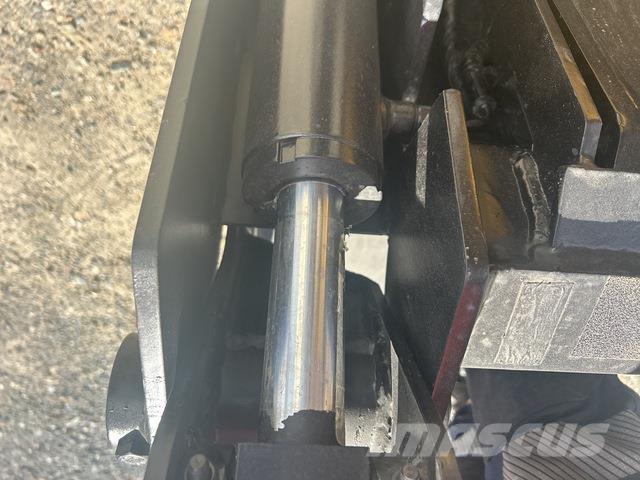 CAT 216B3 滑移装载机