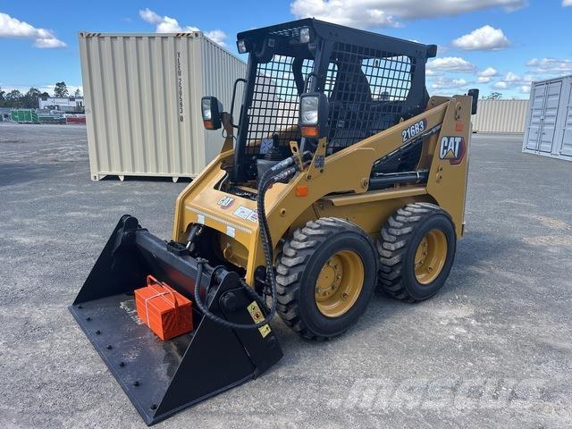 CAT 216B3 滑移装载机