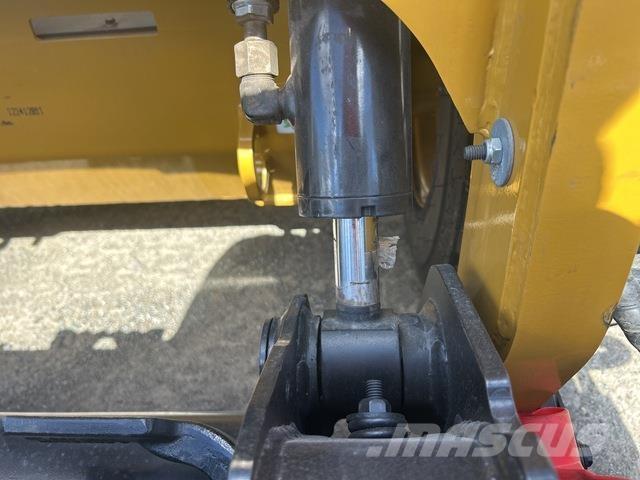 CAT 216B3 滑移装载机