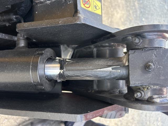 CAT 216B3 滑移装载机