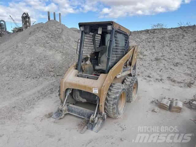 CAT 226B 滑移装载机
