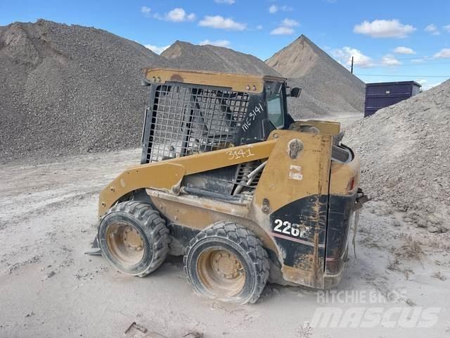 CAT 226B 滑移装载机