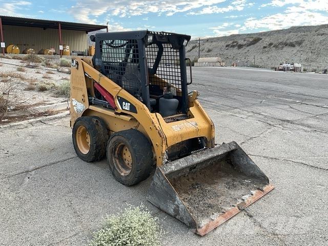 CAT 226B 滑移装载机