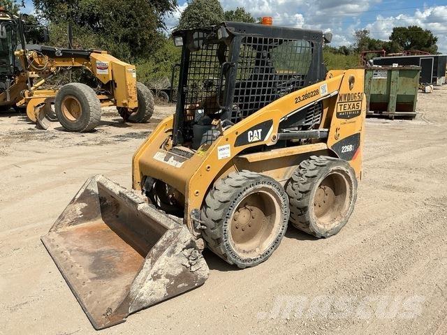 CAT 226B3 滑移装载机