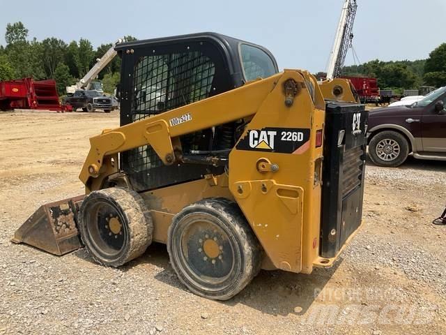 CAT 226D 滑移装载机