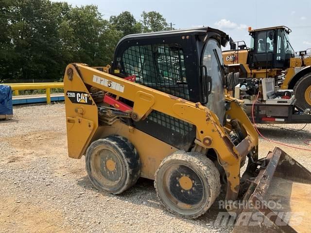 CAT 226D 滑移装载机