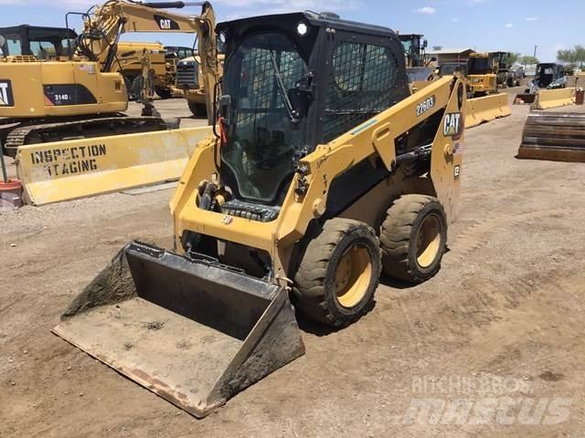CAT 226D3 滑移装载机