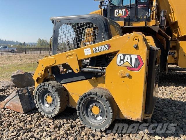 CAT 226D3 滑移装载机