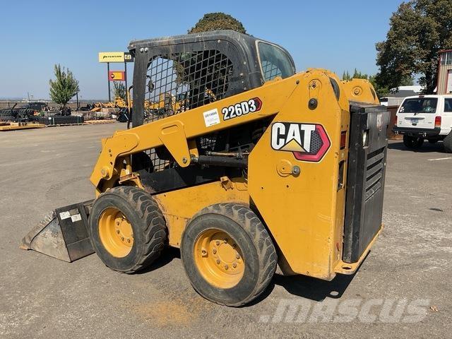 CAT 226D3 滑移装载机