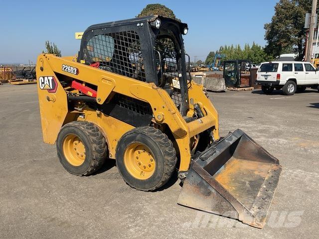 CAT 226D3 滑移装载机