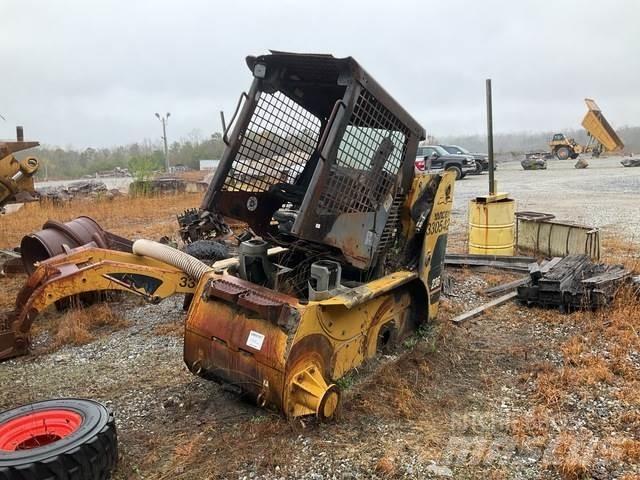 CAT 236 滑移装载机