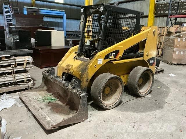 CAT 236B3 滑移装载机