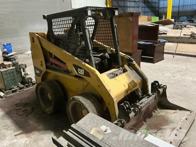 CAT 236B3 滑移装载机