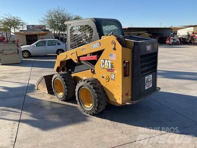 CAT 236D 滑移装载机