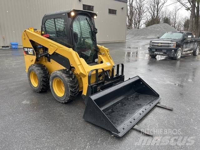 CAT 236D 滑移装载机