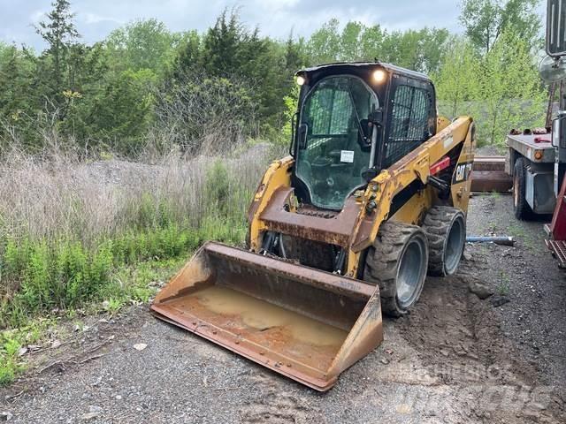 CAT 236D 滑移装载机