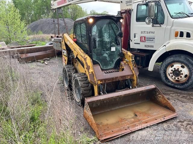 CAT 236D 滑移装载机