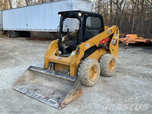 CAT 236D3 滑移装载机